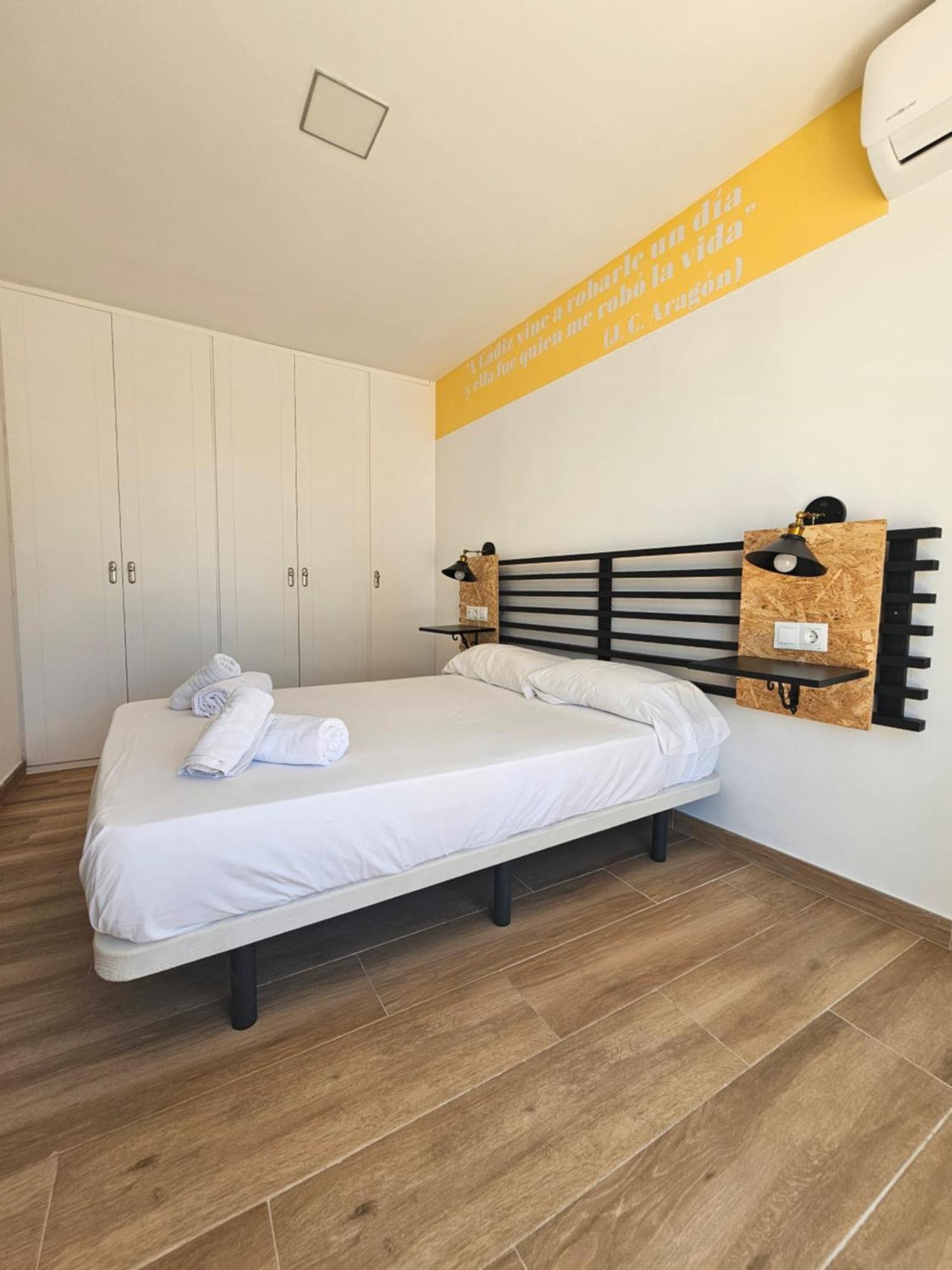 Apartamentos Plaza Santo Domingo Cádiz Exterior photo