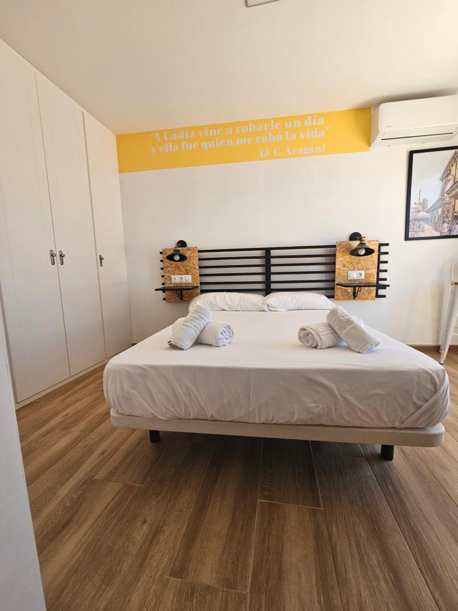 Apartamentos Plaza Santo Domingo Cádiz Exterior photo